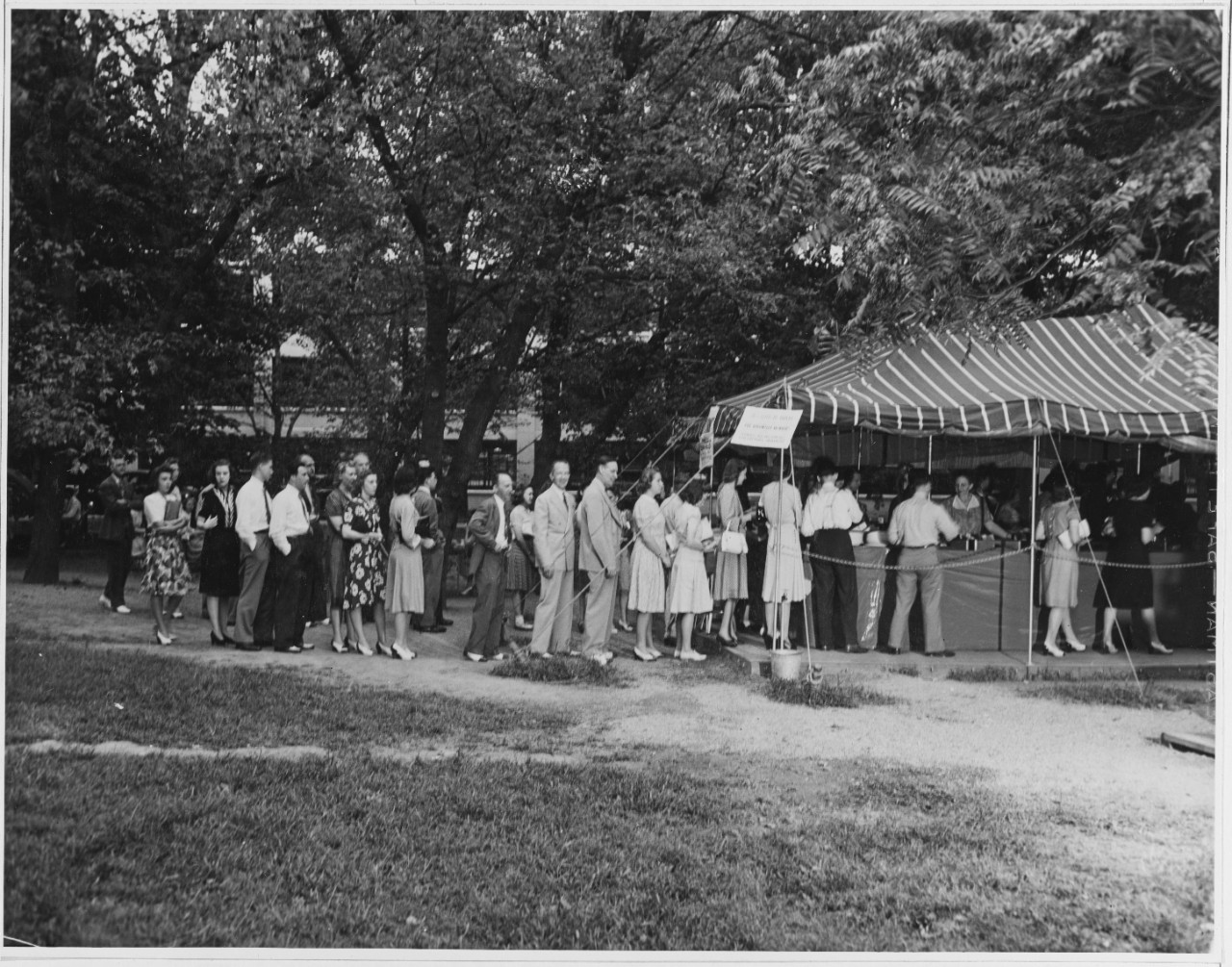 People in line at outdoor cafeteria, Washington, DC