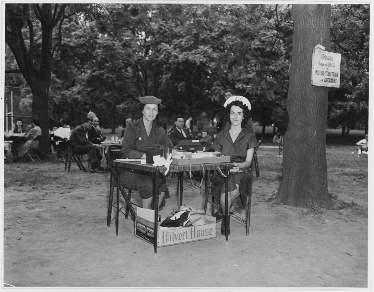 Women selling cigarettes at outdoor cafeteria, Washington, DC
