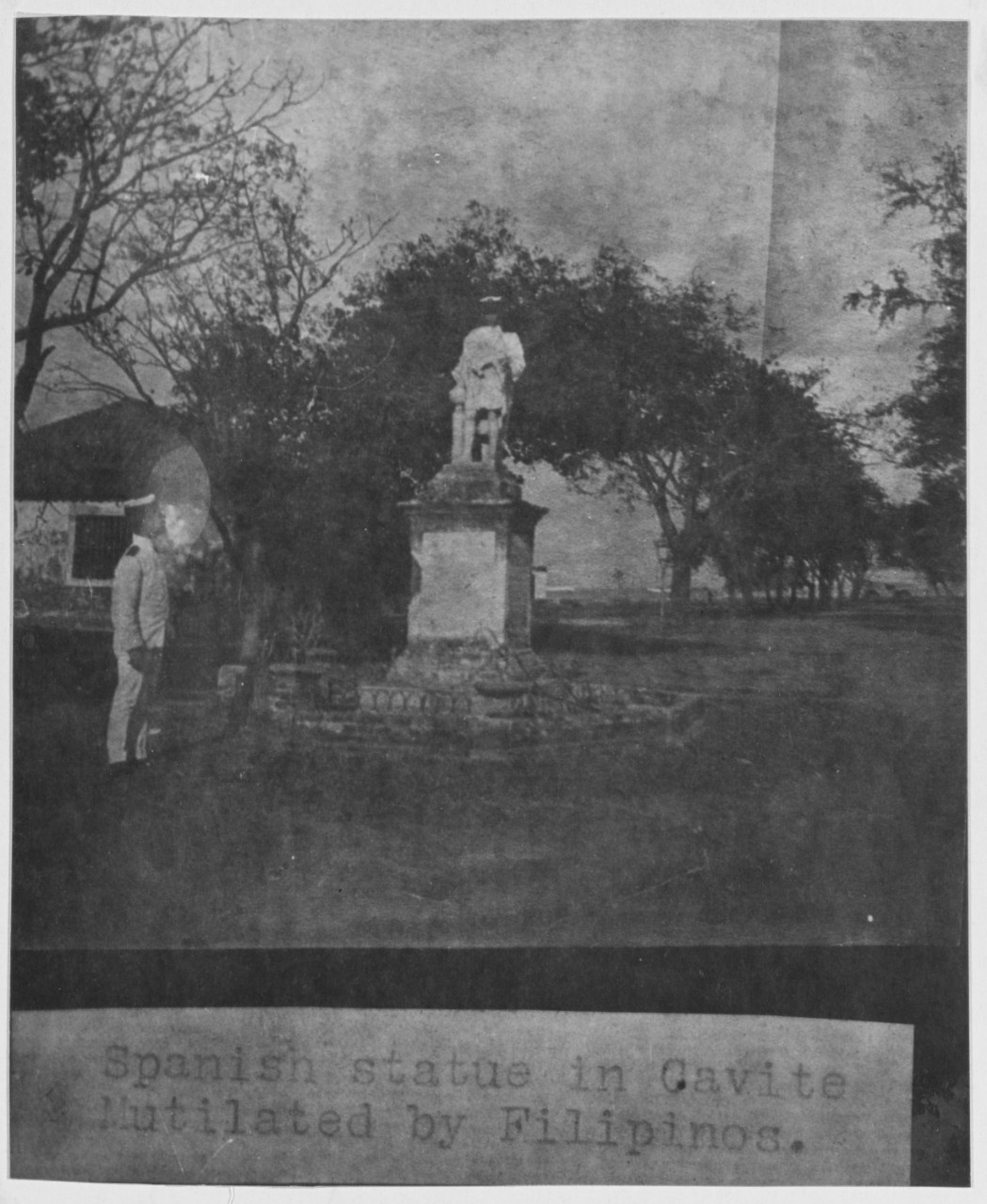 Spanish statue in Cavite mutilated by Philippines, 1900