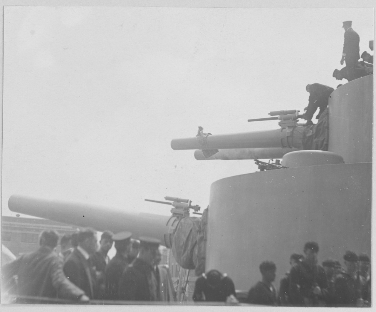 Guns on USS KENTUCKY