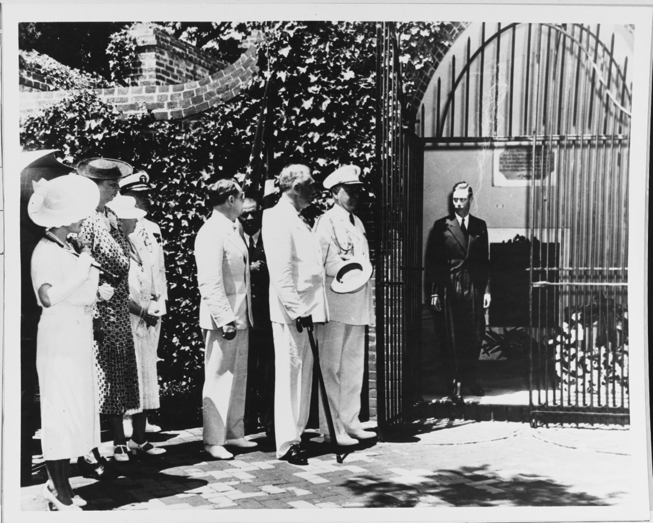 King George with President Roosevelt at Tomb of George Washington