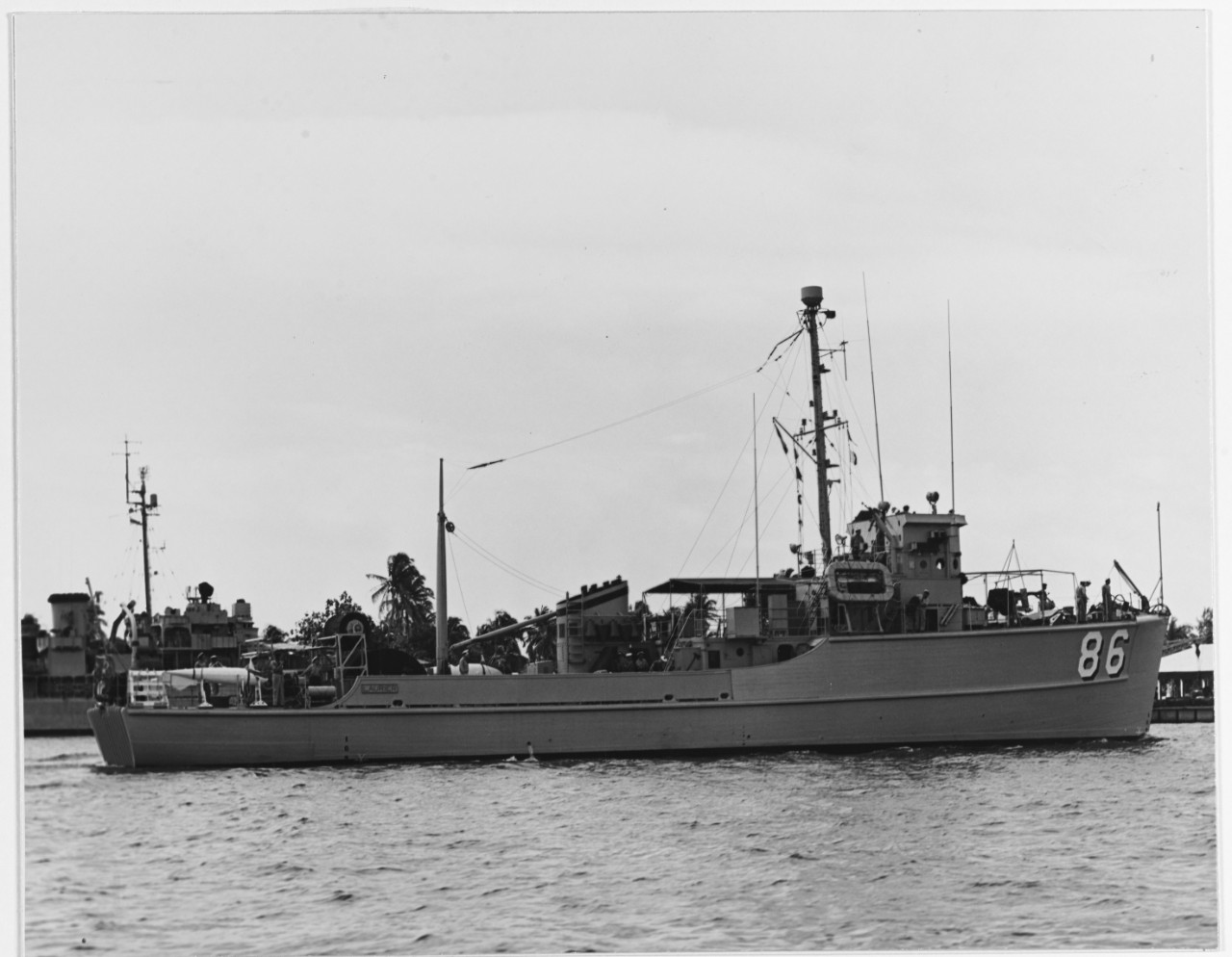 LAURIER (French Coastal Minesweeper, 1953). 