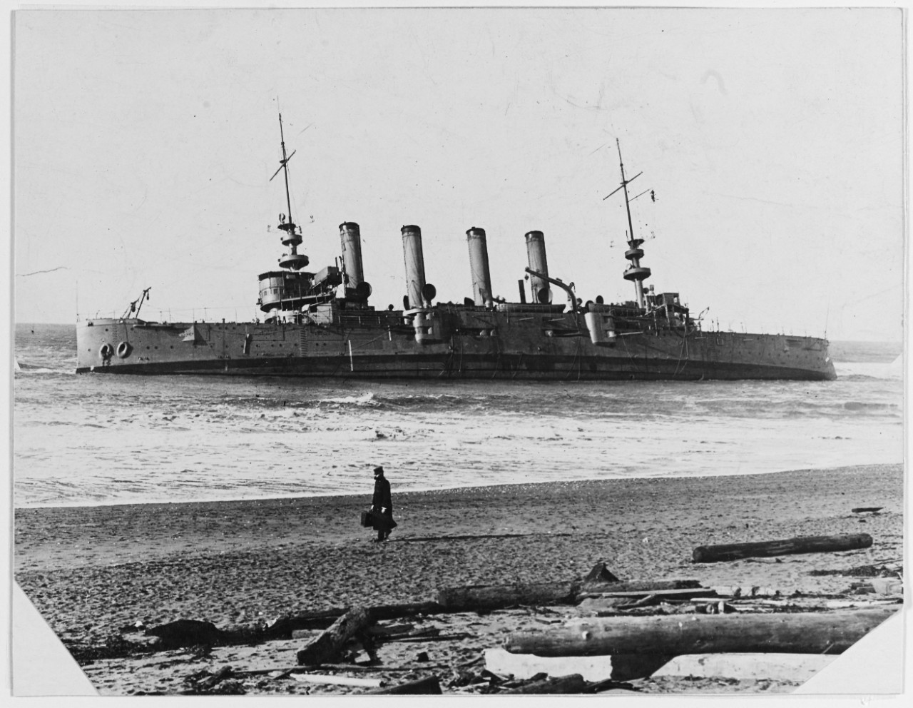 Photo #: NH 46150  Stranding of USS Milwaukee, 13 January 1917
