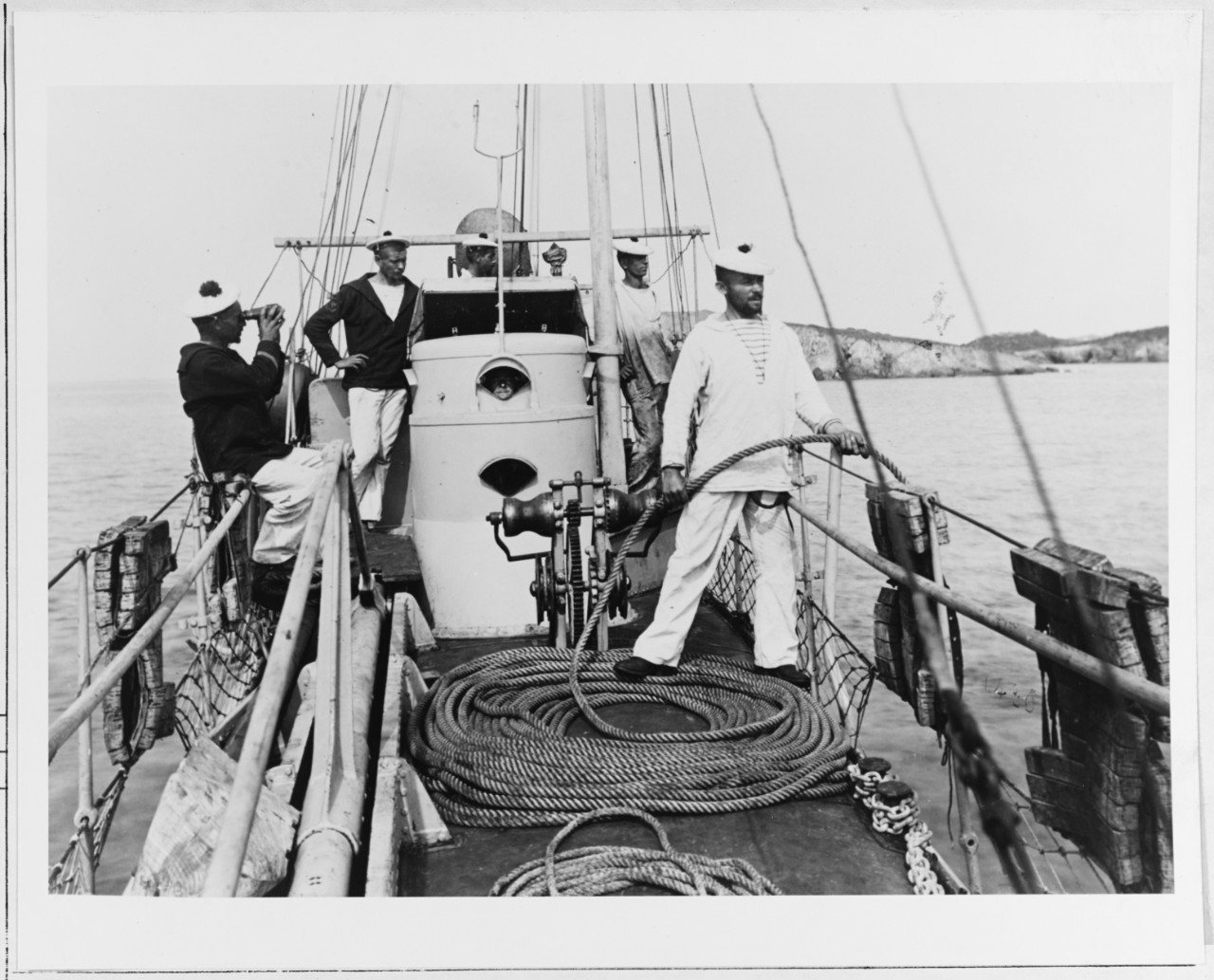 French sailors aboard TORPILLEUR 143 (French torpedo boat, 1890)