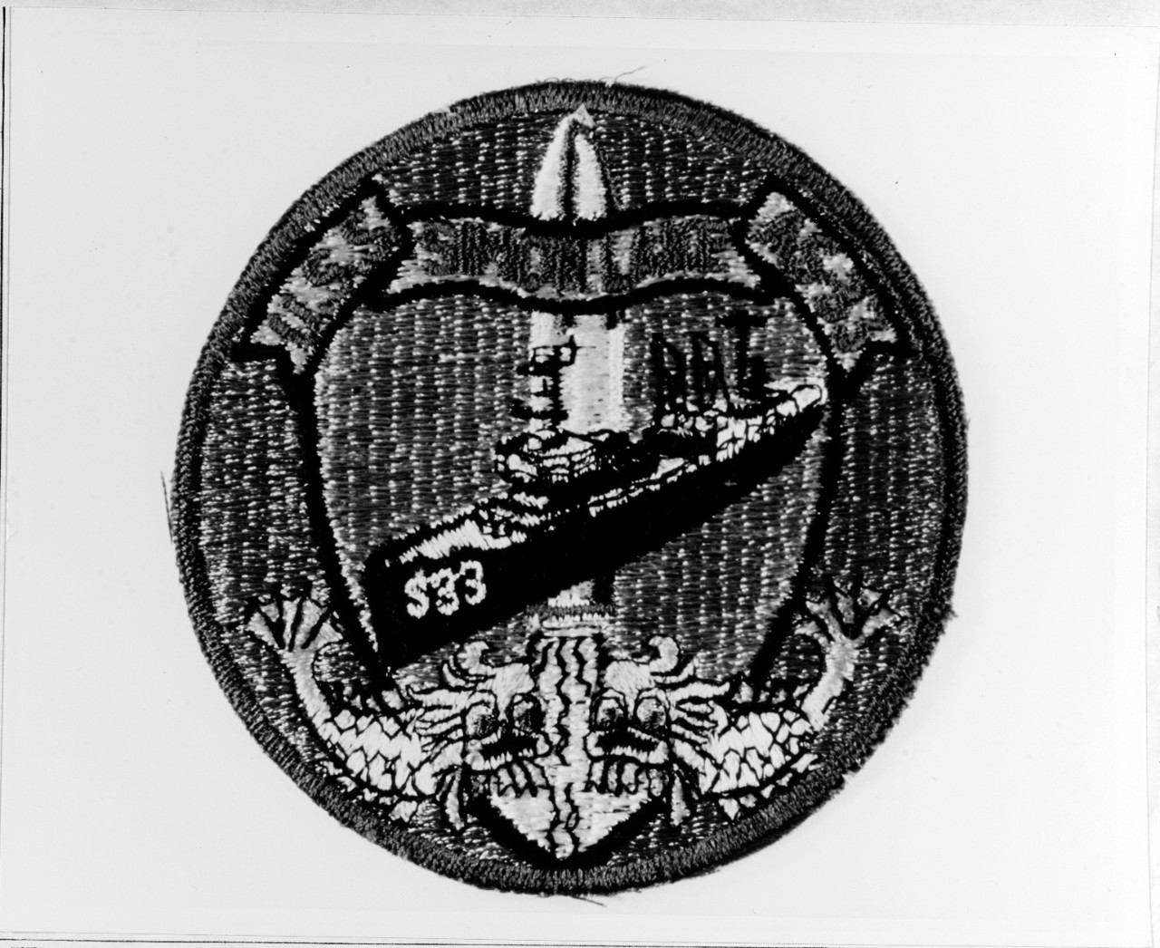 Insignia:  USS SIMON LAKE (AS-33)