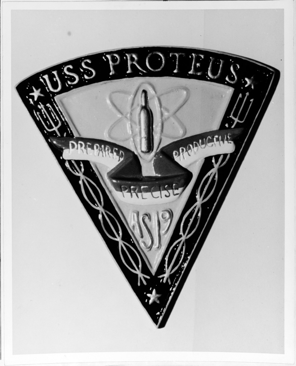 Insignia:  USS PROTEUS (AS-19)