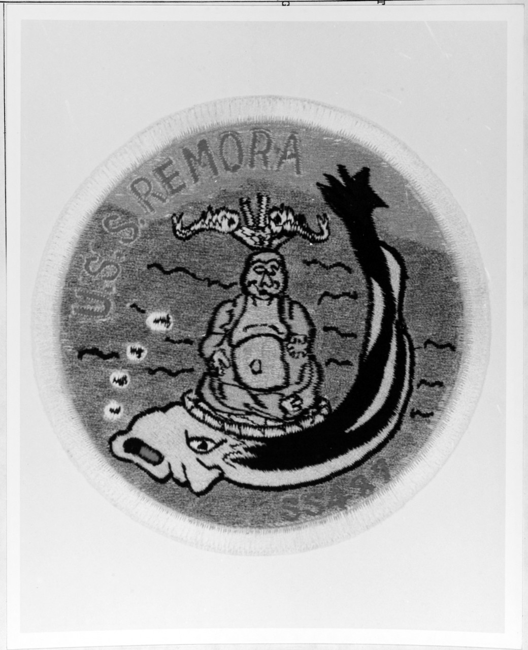 Insignia:  USS REMORA (SS-487)