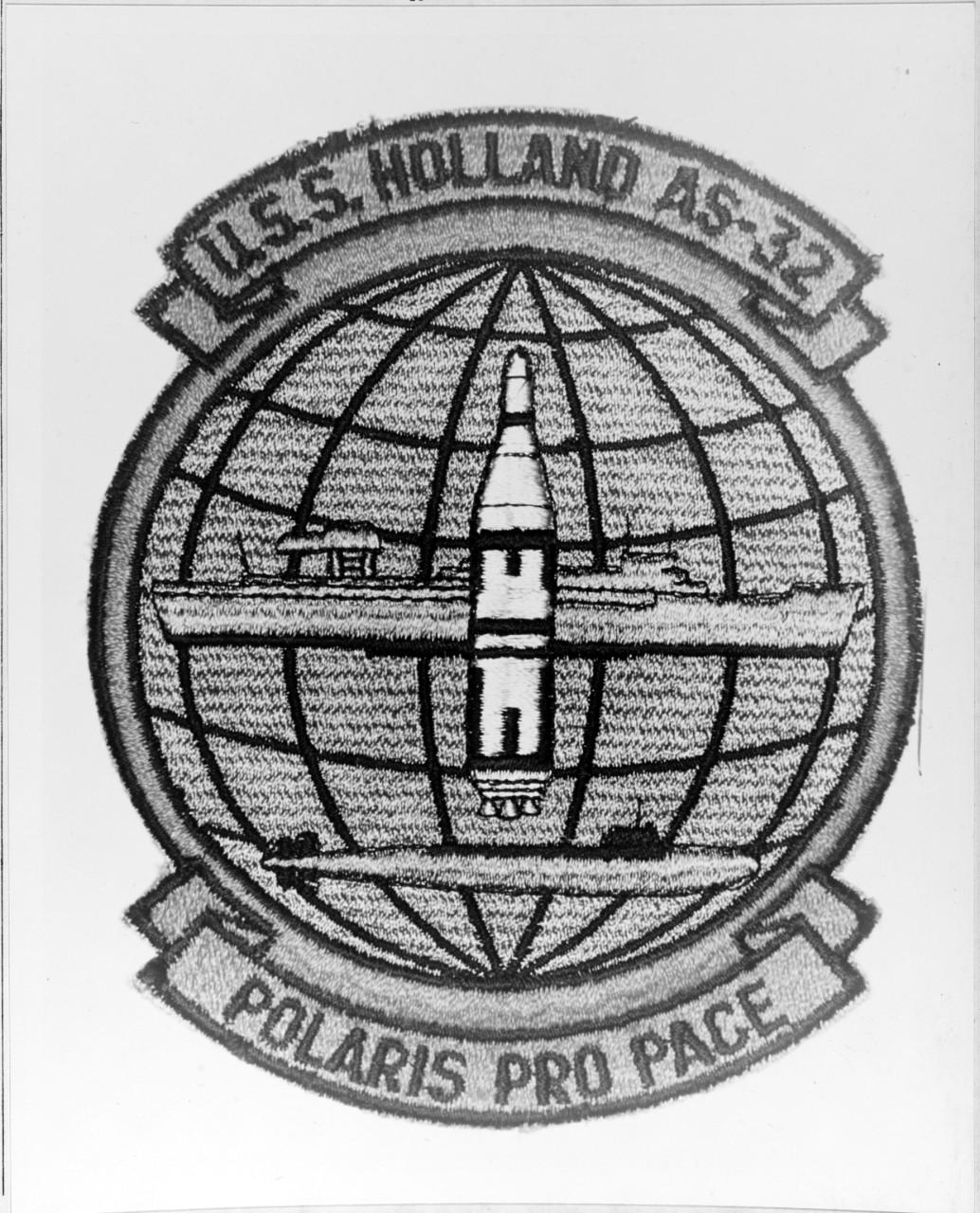 Insignia:  USS HOLLAND (AS-32)