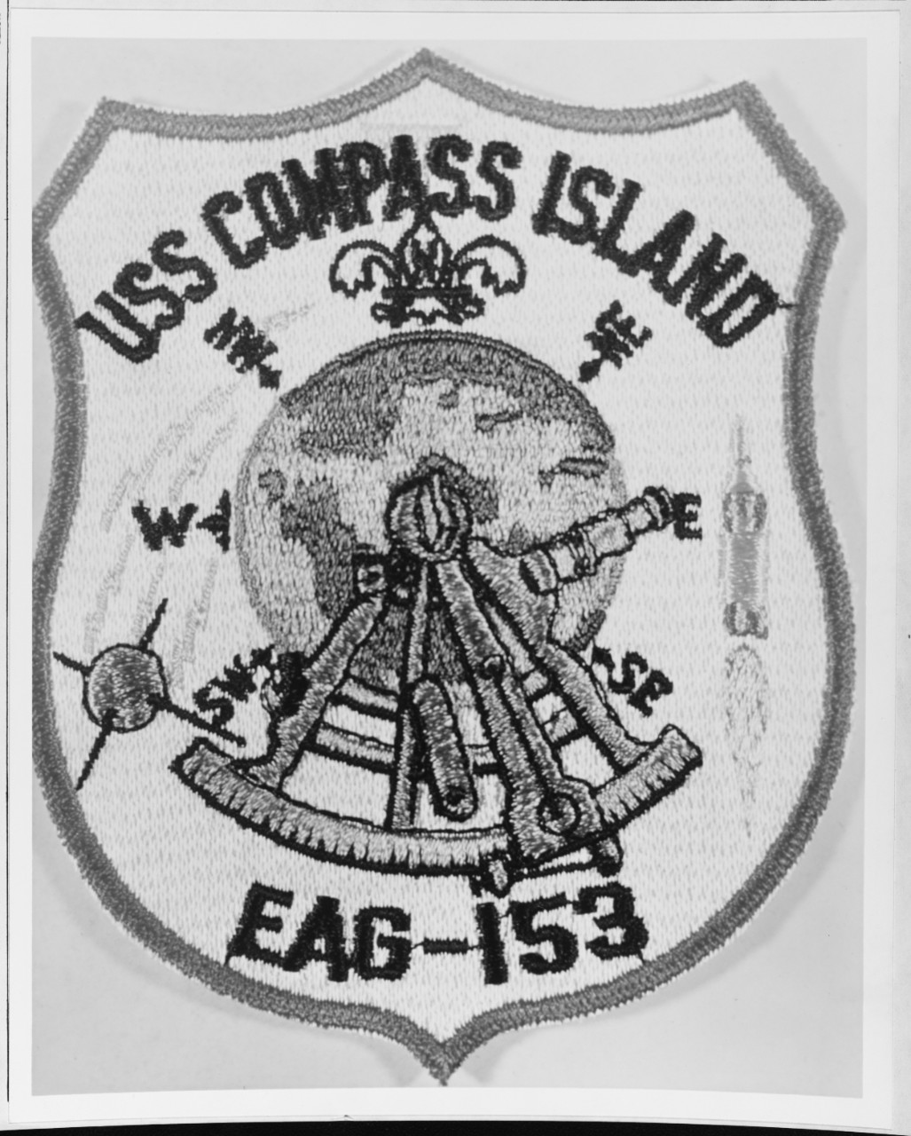 Insignia:  USS COMPASS ISLAND (EAG-153)