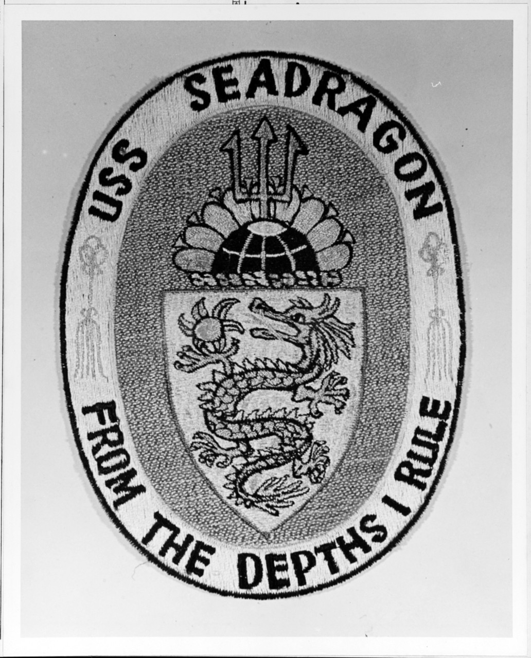 Insignia:  USS SEA DRAGON (SSN-584)