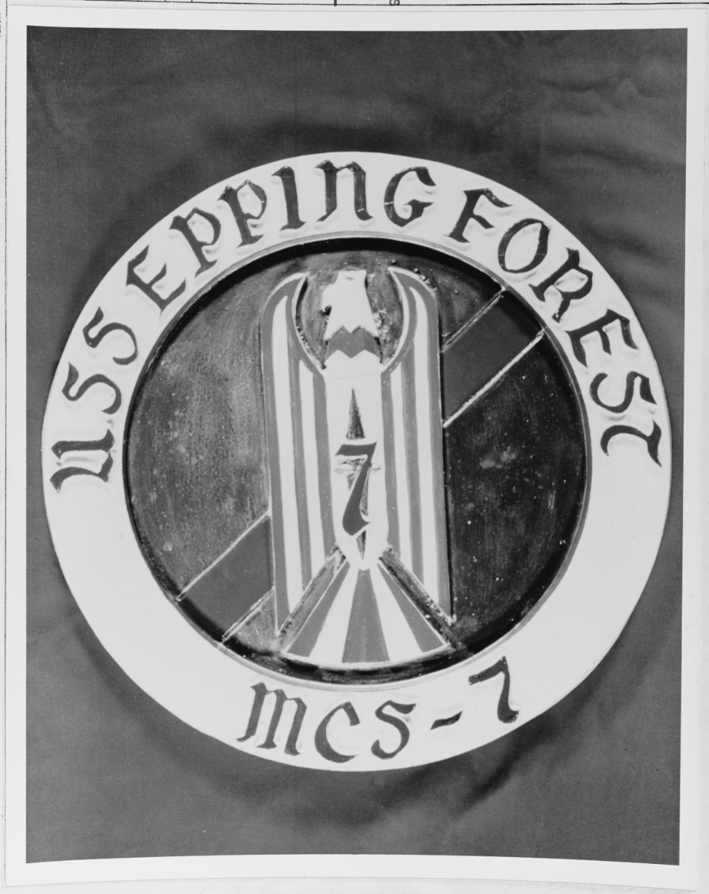 Insignia: USS EPPING FOREST (MCS-7)