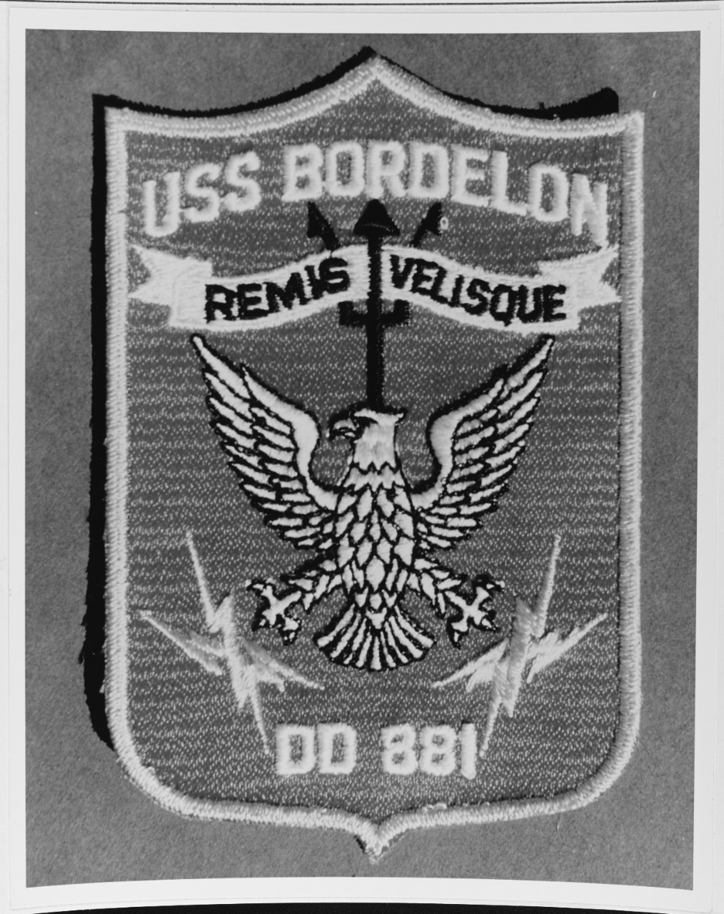 Insignia: USS BORDELON (DD - 881)