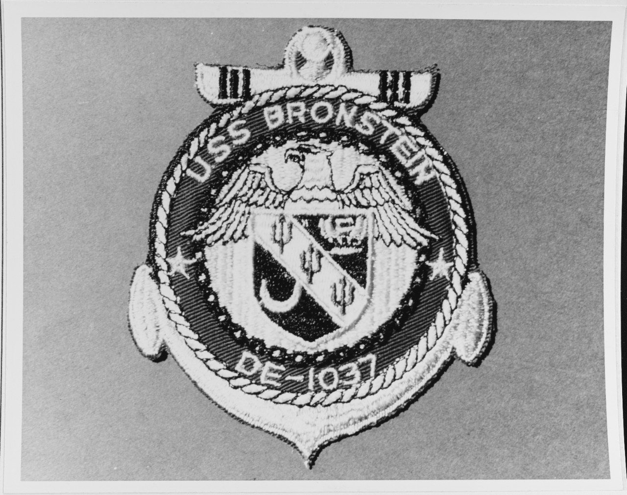 Insignia: USS BRONSTEIN (DE - 1037)