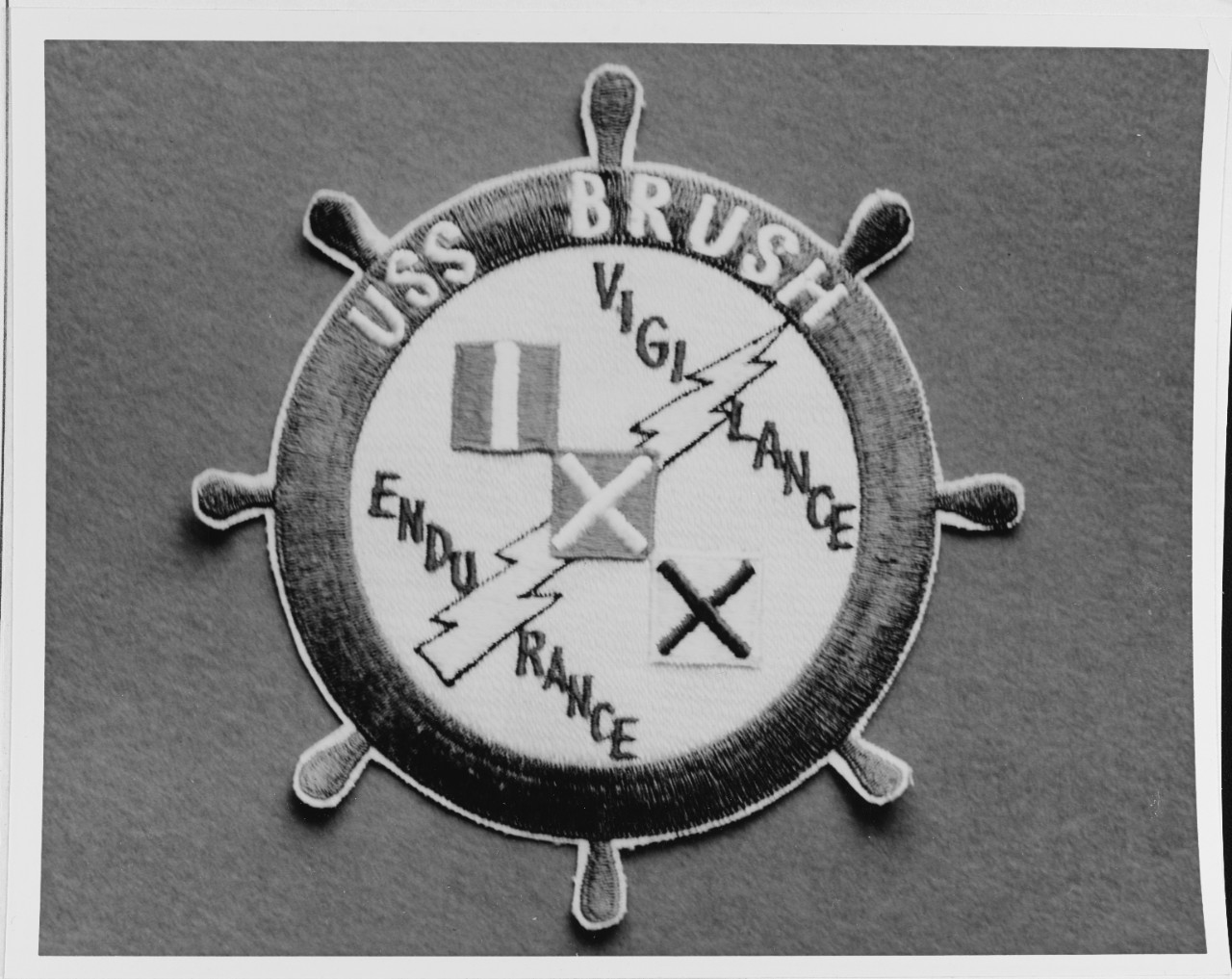 Insignia: USS BRUSH (DD - 745)