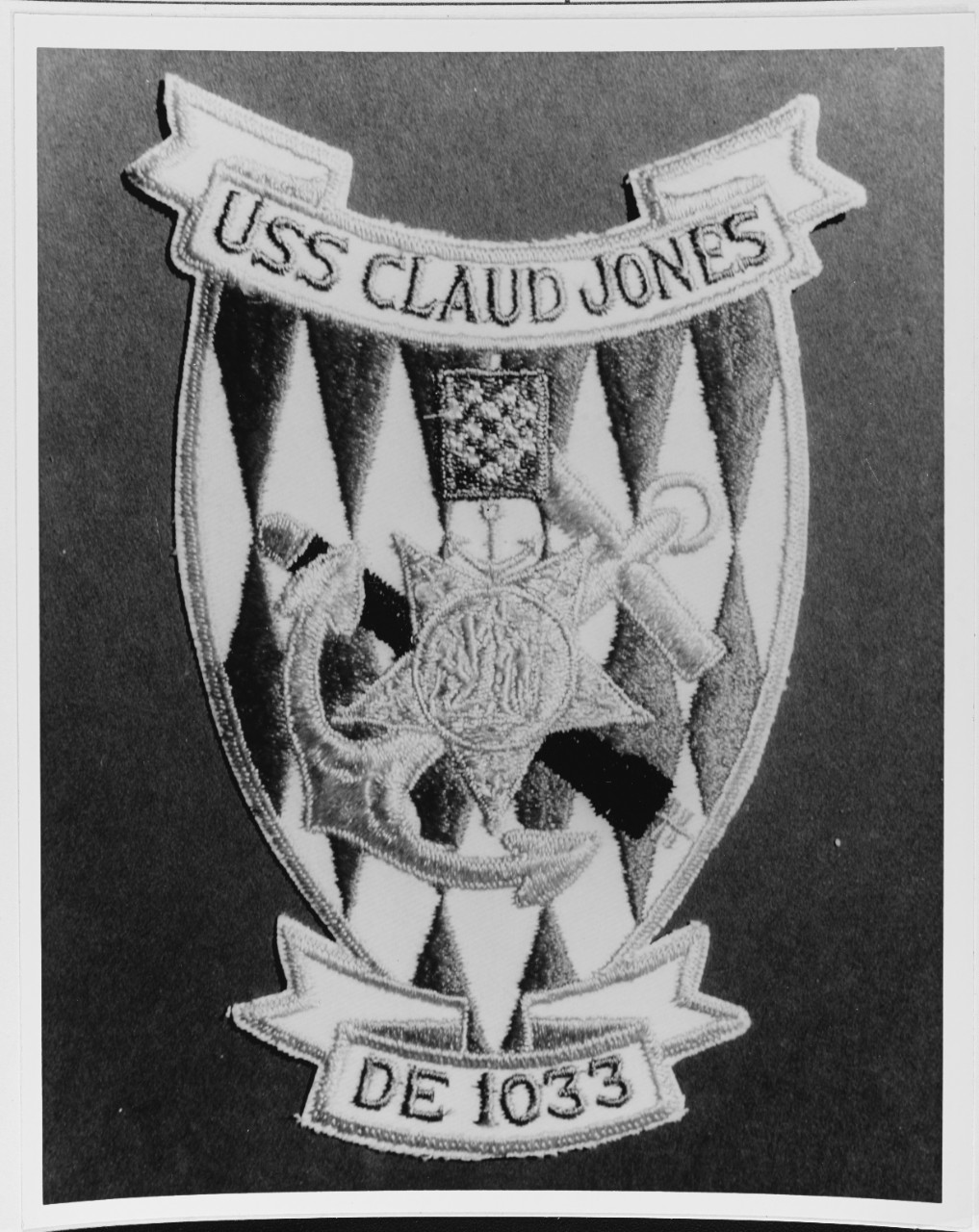 Insignia: USS CLAUD JONES (DE - 1033)