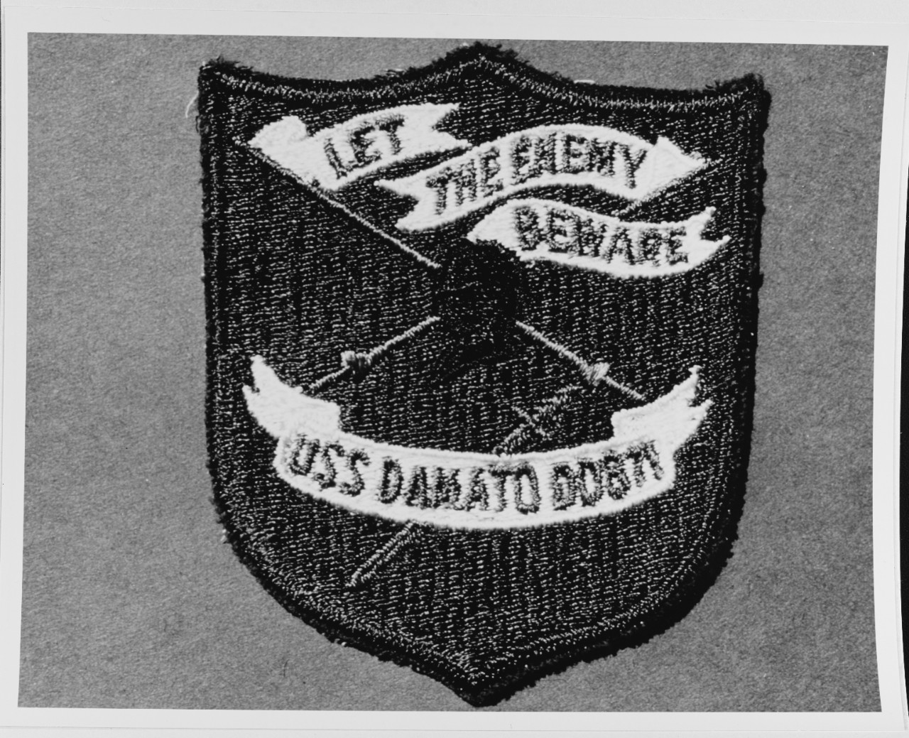 Insignia: USS DAMATO (DD-871)