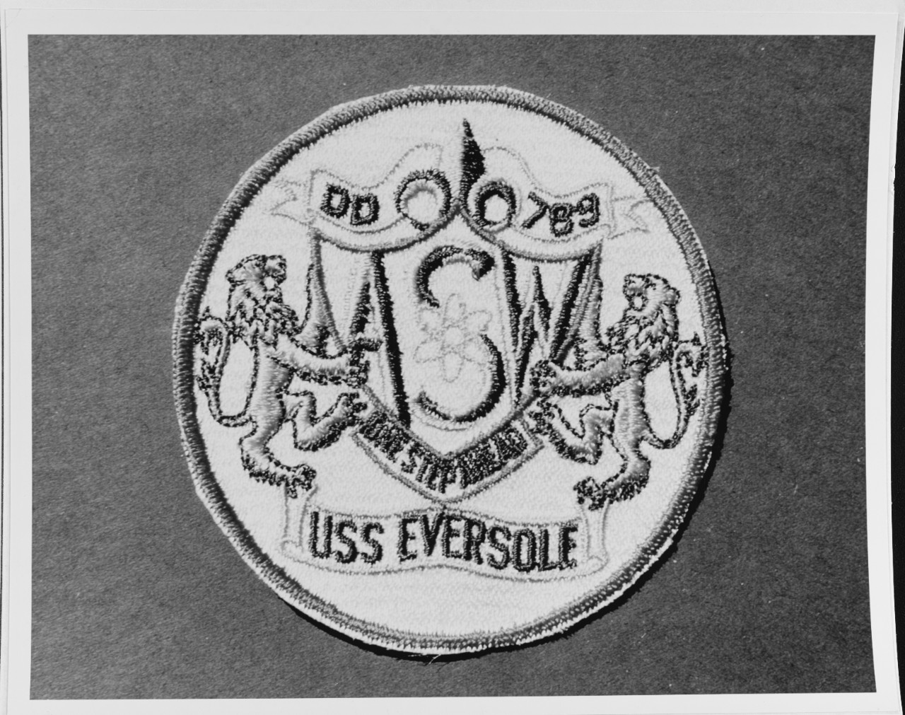Insignia: USS EVERSOLE (DD-789)