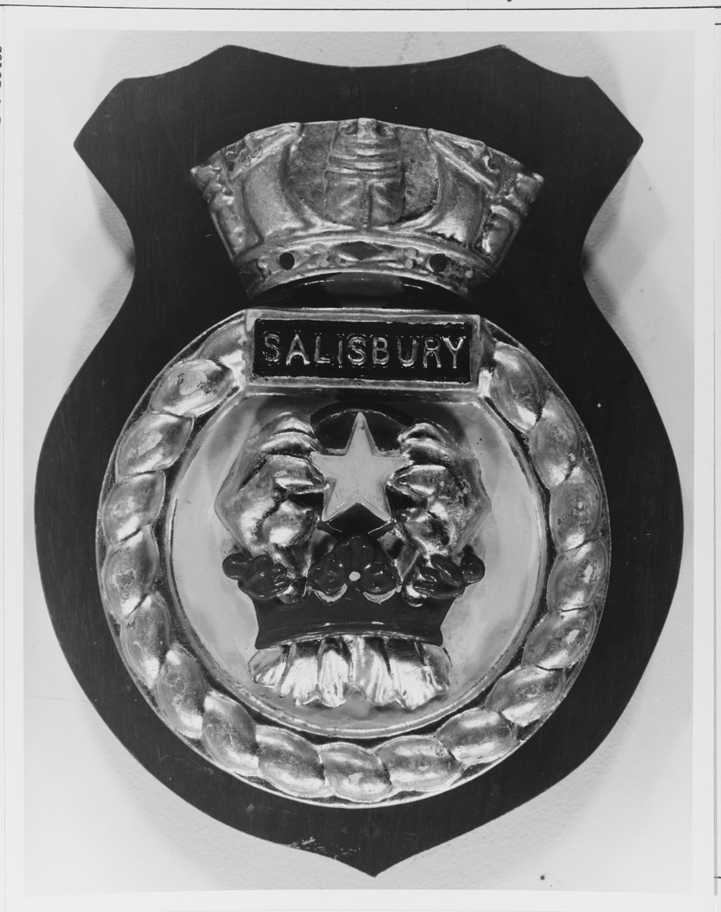 Insignia: HMS SALISBURY (British Frigate of 1957.)