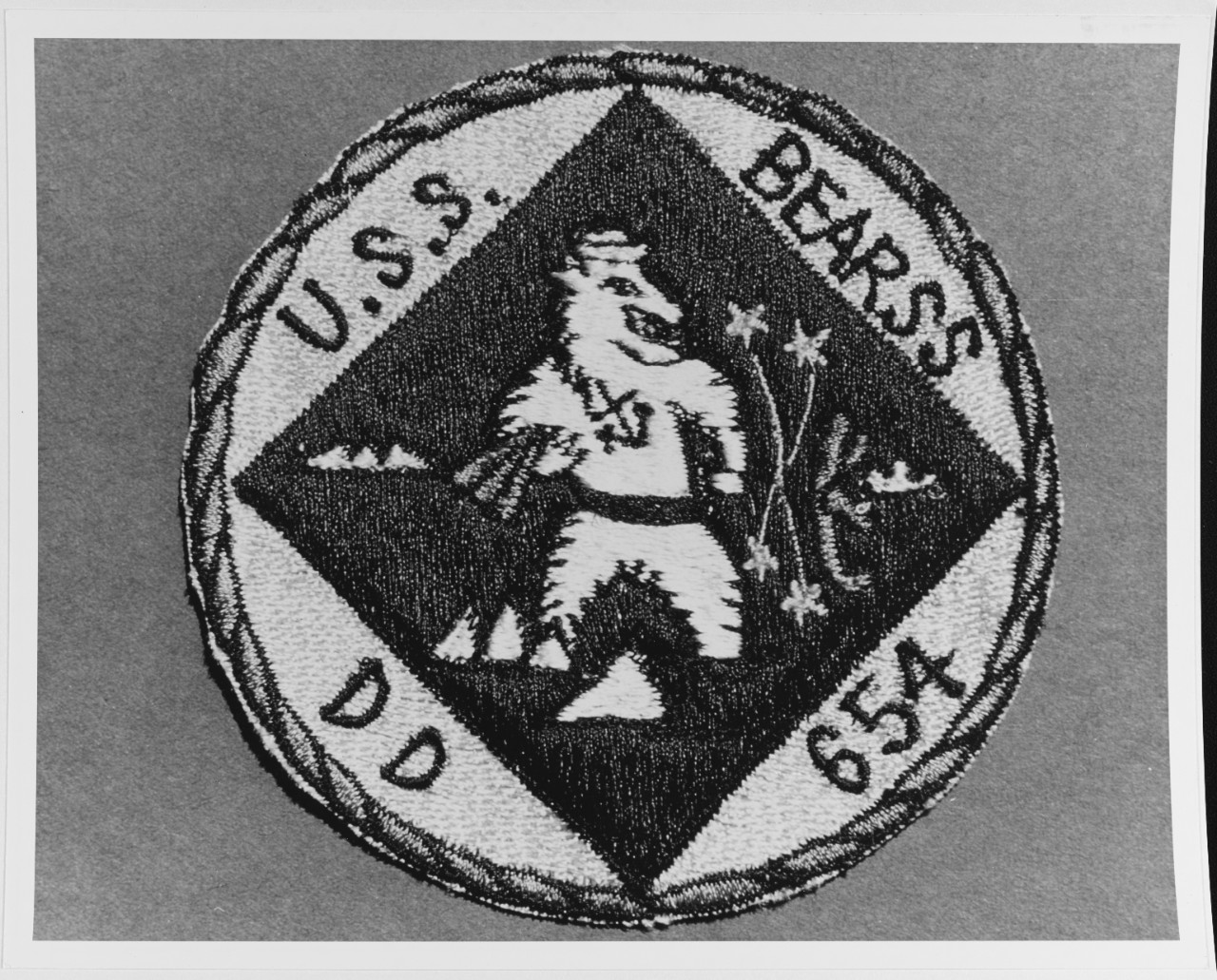 Insignia: USS BEARSS (DD-654)