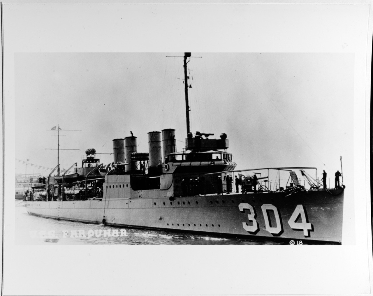 Photo #: NH 67672  USS Farquhar (DD-304)