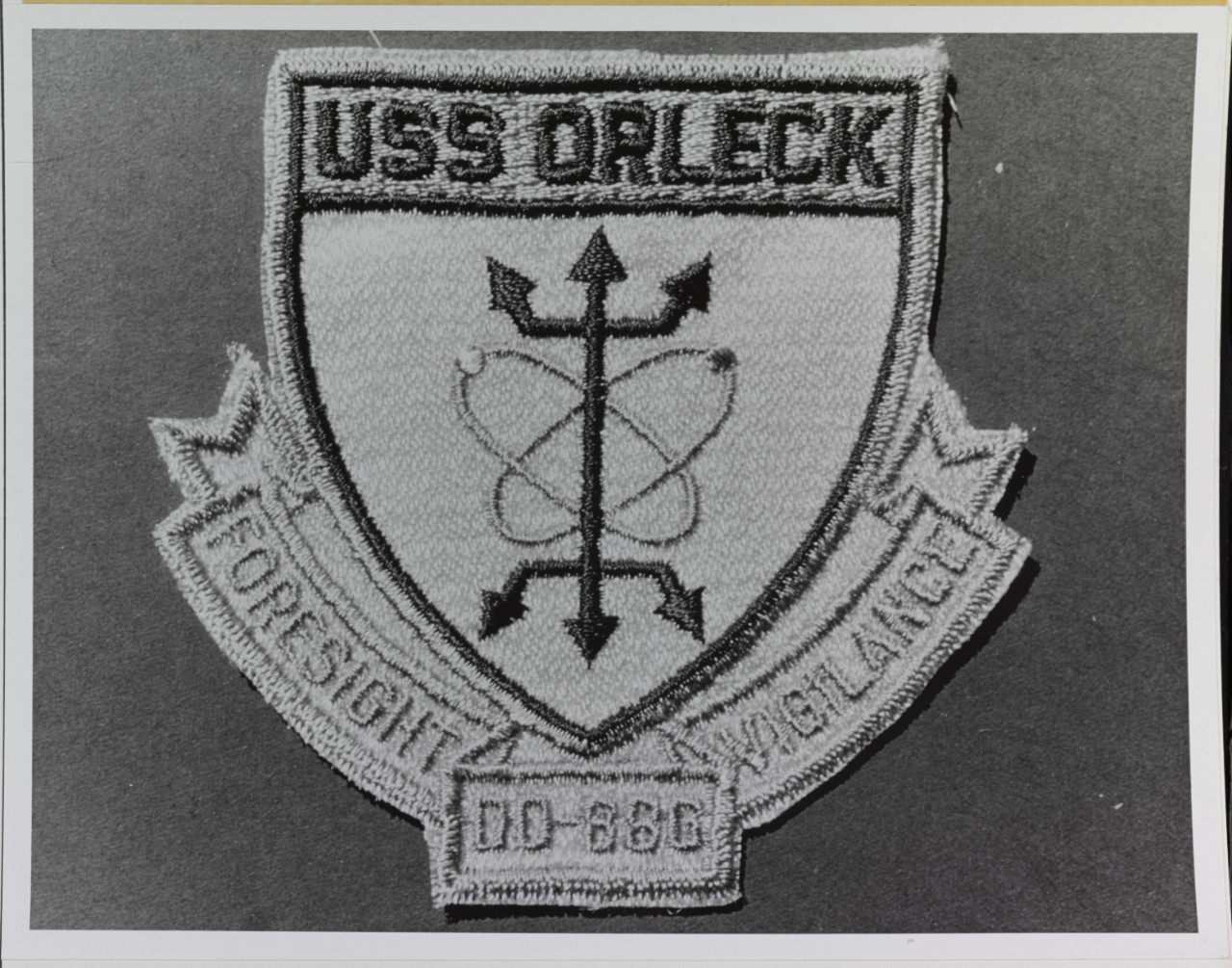 Insignia:  USS ORLECK (DD-886)