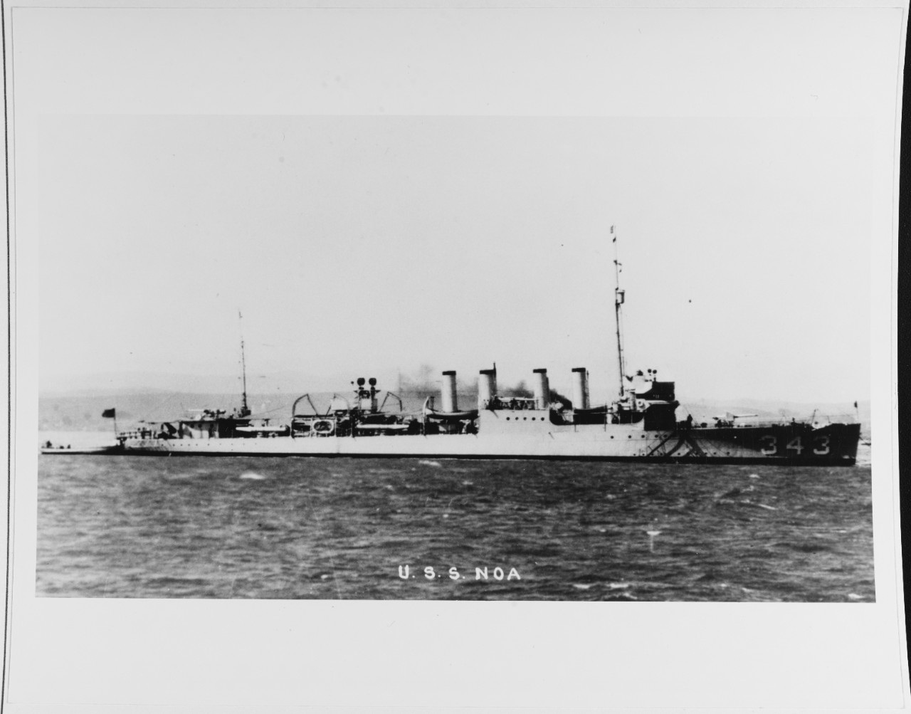 Starboard side view of Clemson-class destroyer USS Noa (DD-343)