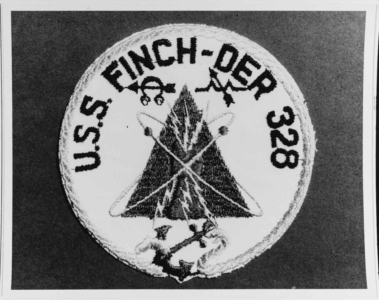 Insignia: USS FINCH (DER-328)