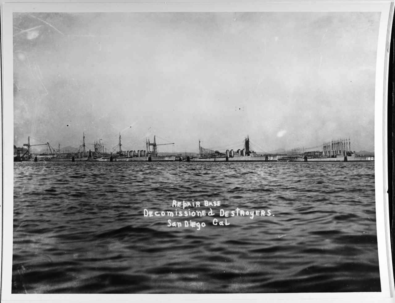 Photo #: NH 69513  Destroyers laid up in reserve