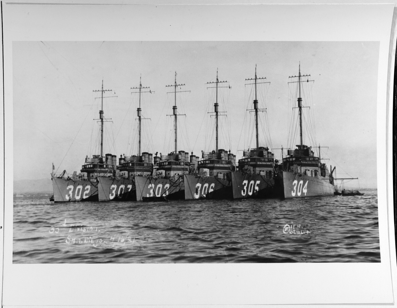 Photo #: NH 69515  Destroyer Division THIRTY-THREE