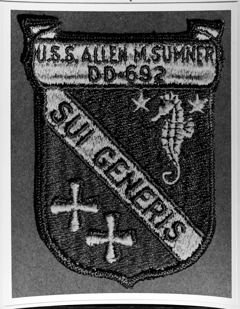 Insignia:  USS ALLEN M. SUMNER (DD-692)