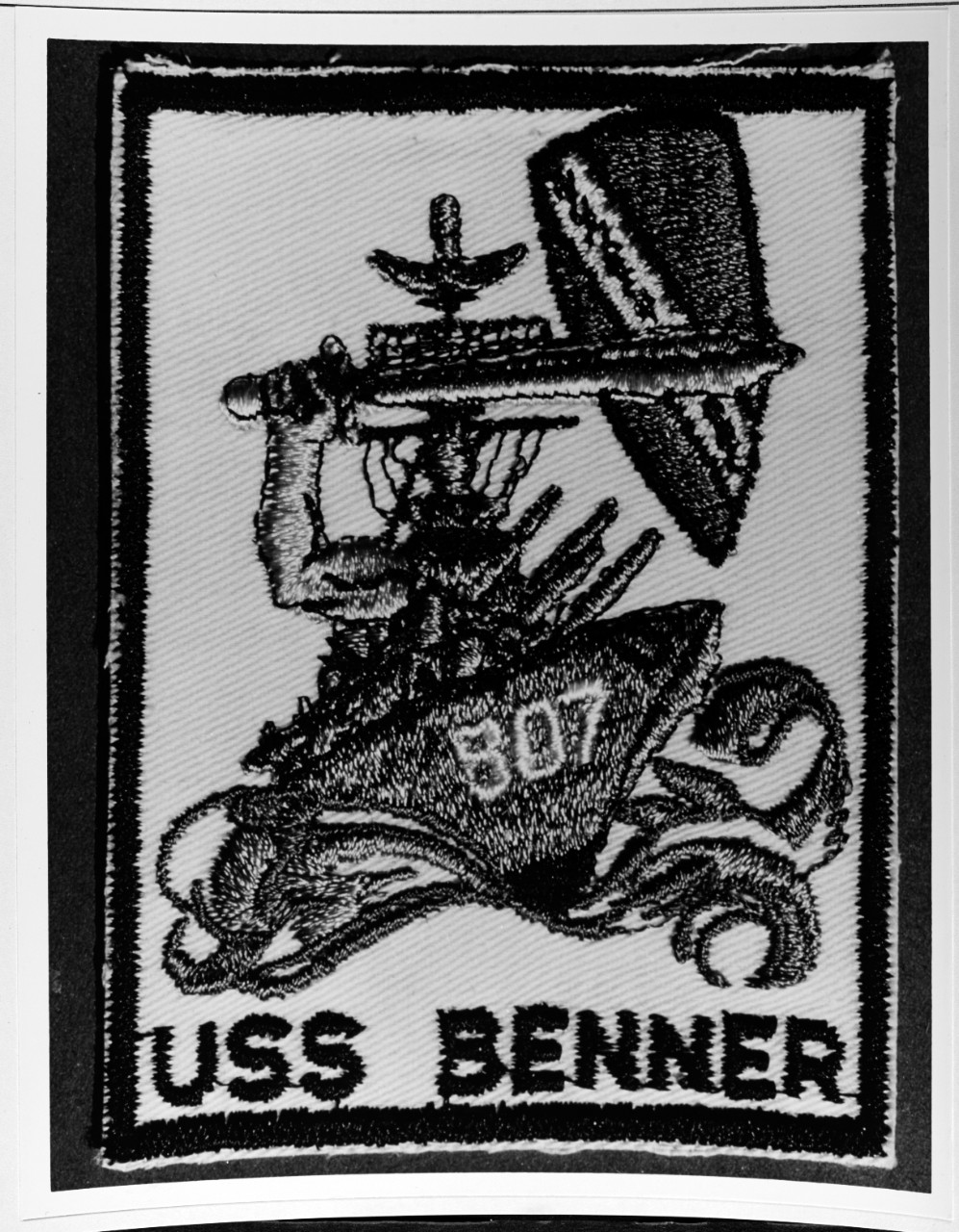 Insignia:  USS BENNER (DD-807)