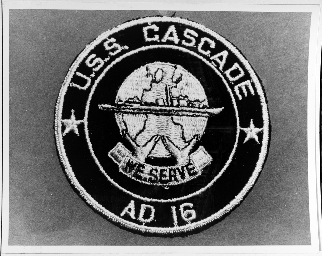 Insignia:  USS CASCADE (AD-16)