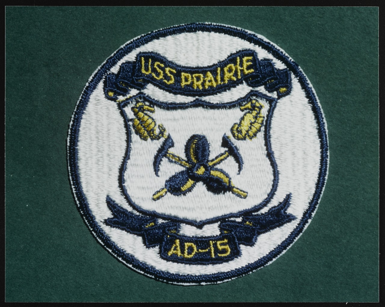 Insignia:  USS PRAIRIE (AD-15)