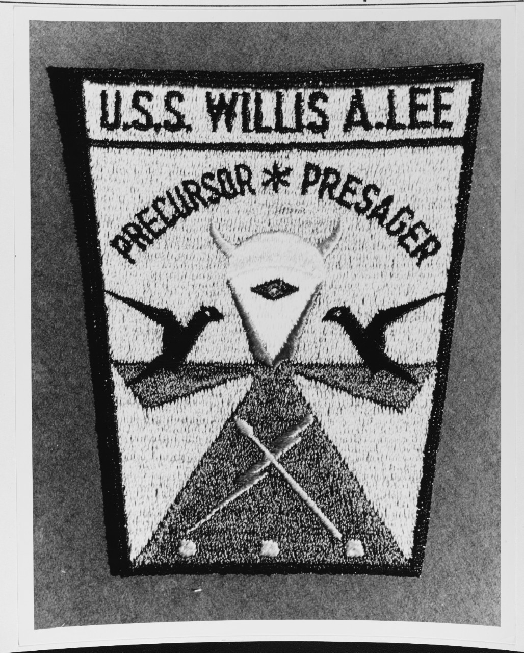 Insignia:  USS WILLIS A. LEE (DL-4)
