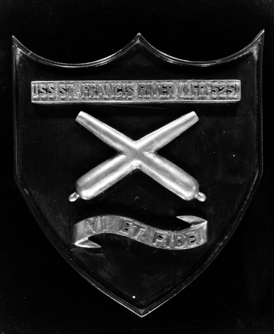 Insignia:  USS ST. FRANCIS RIVER (LFR-525)