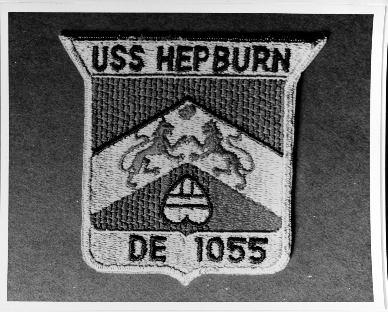 Insignia:  USS HEPBURN (DE-1055)