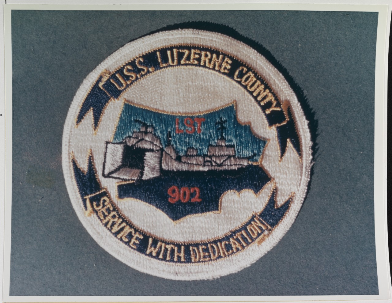 Insignia:  USS LUZERNE COUNTY (LST-902)