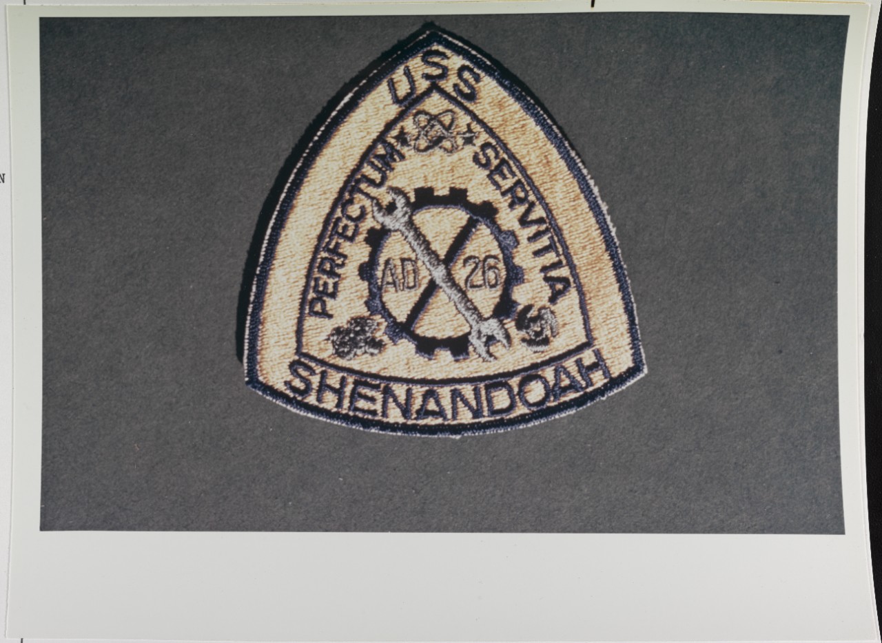 Insignia:  USS SHENANDOAH (AD-26)