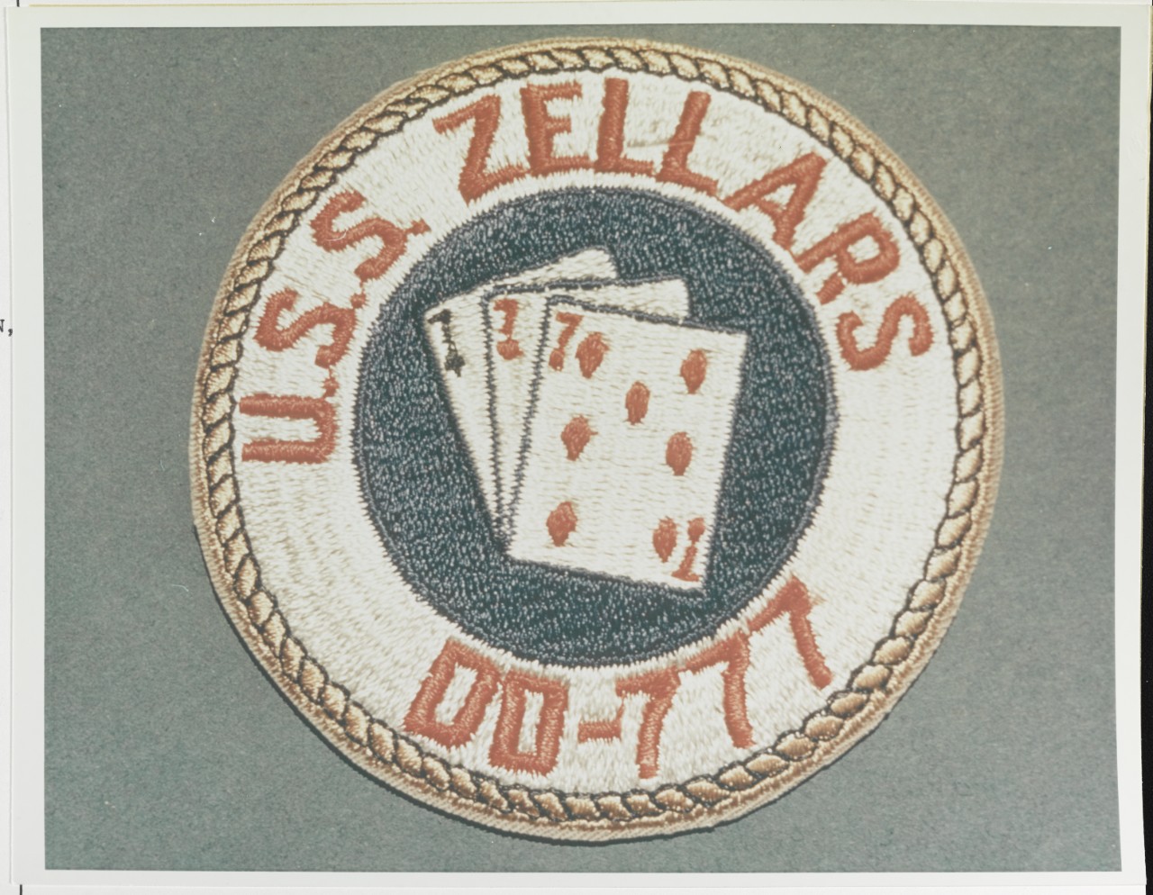 Insignia: USS ZELLARS (DD-777)