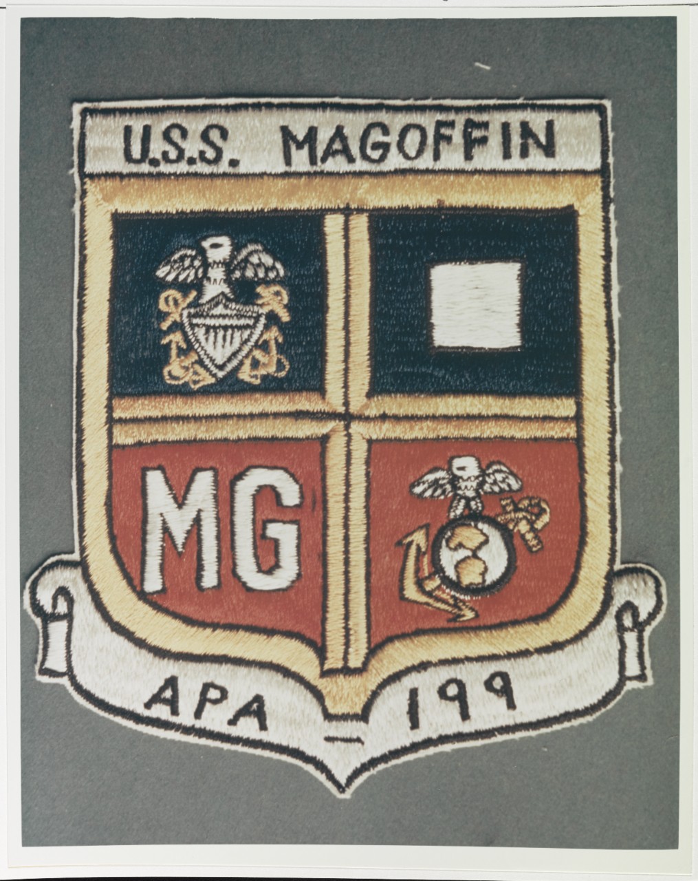 Insignia: USS MAGOFFIN (APA-199)