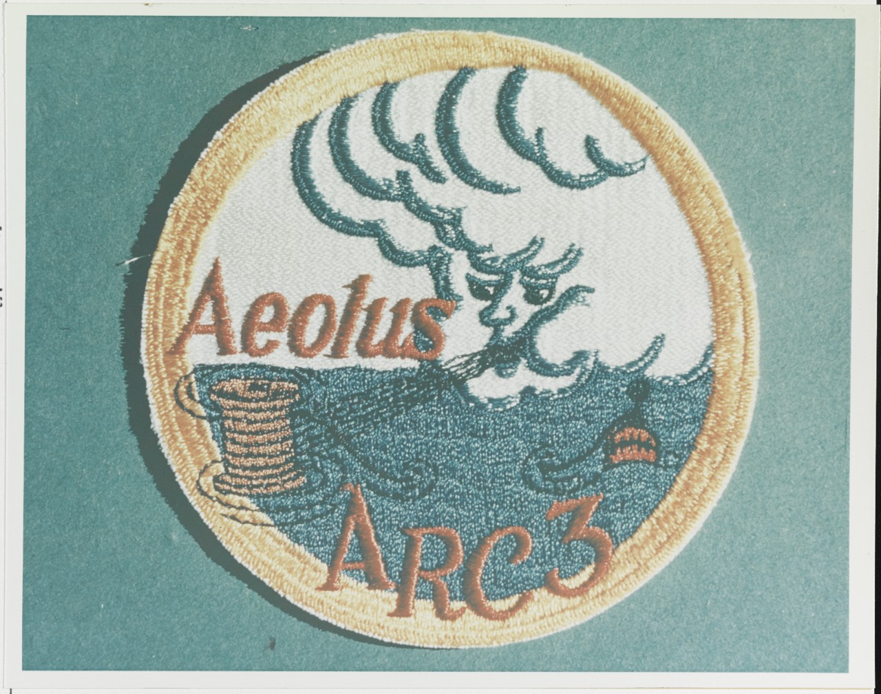 Insignia: USS AEOLUS (ARC-3)