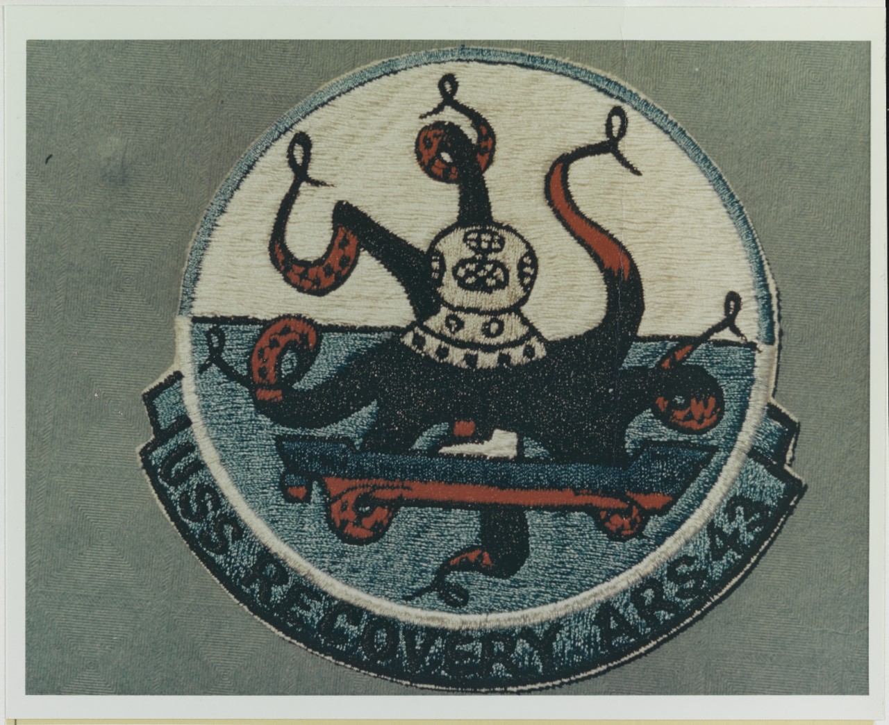 Insignia: USS RECOVERY (ARS-43)