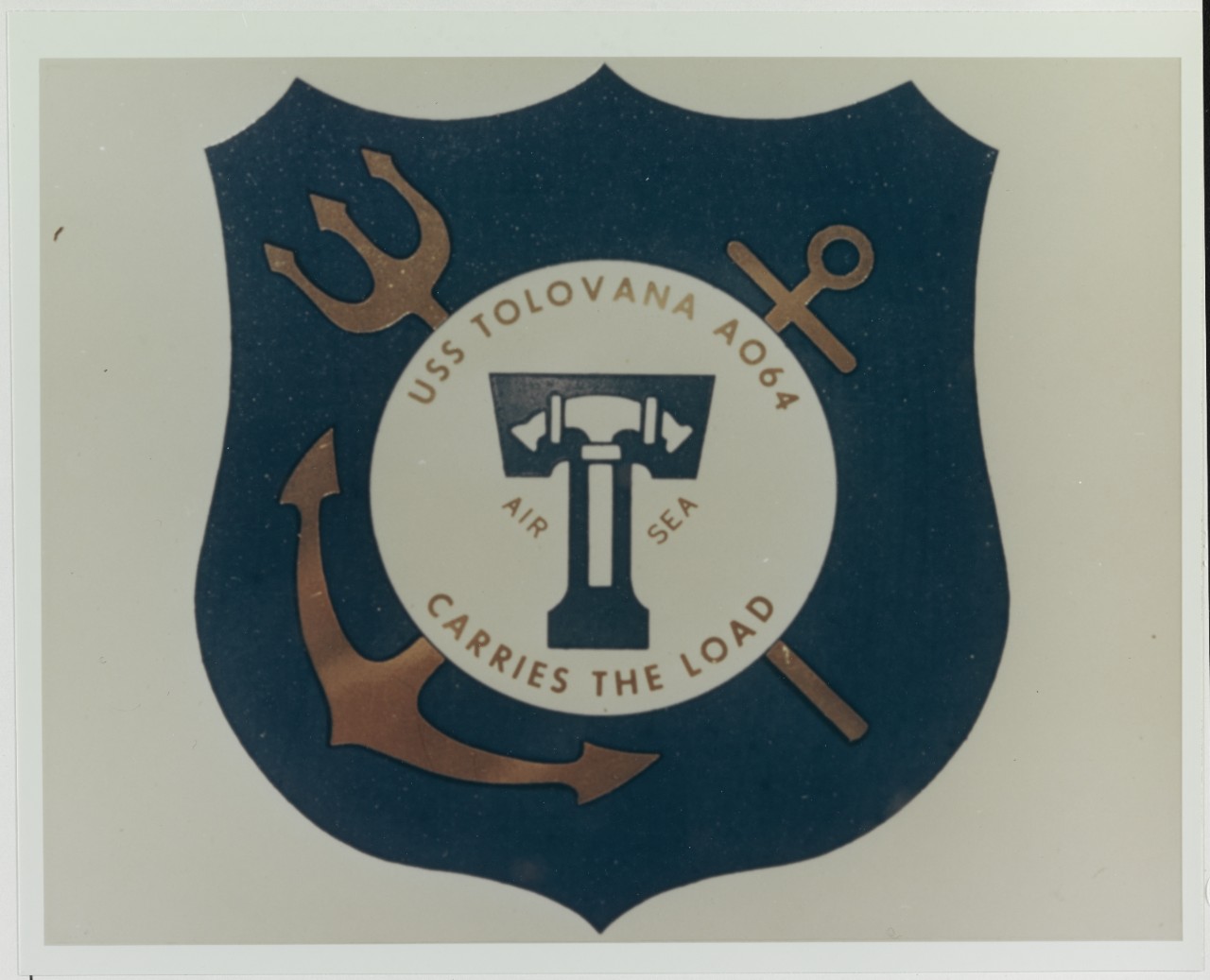 Insignia: USS TOLOVANA (AO-64)