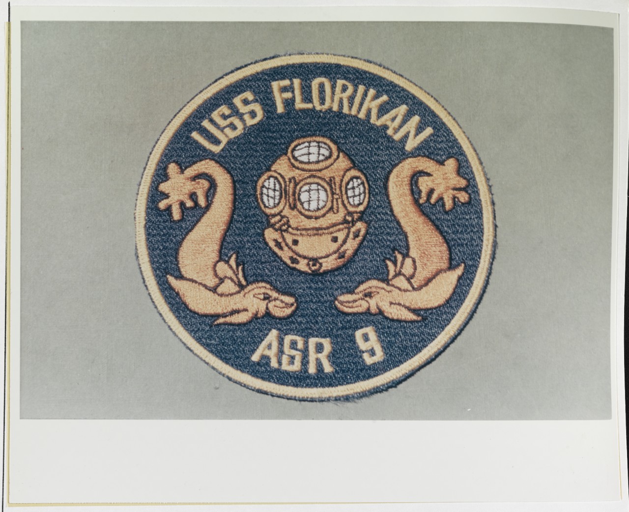 Insignia: USS FLORIKAN (ASR-9)
