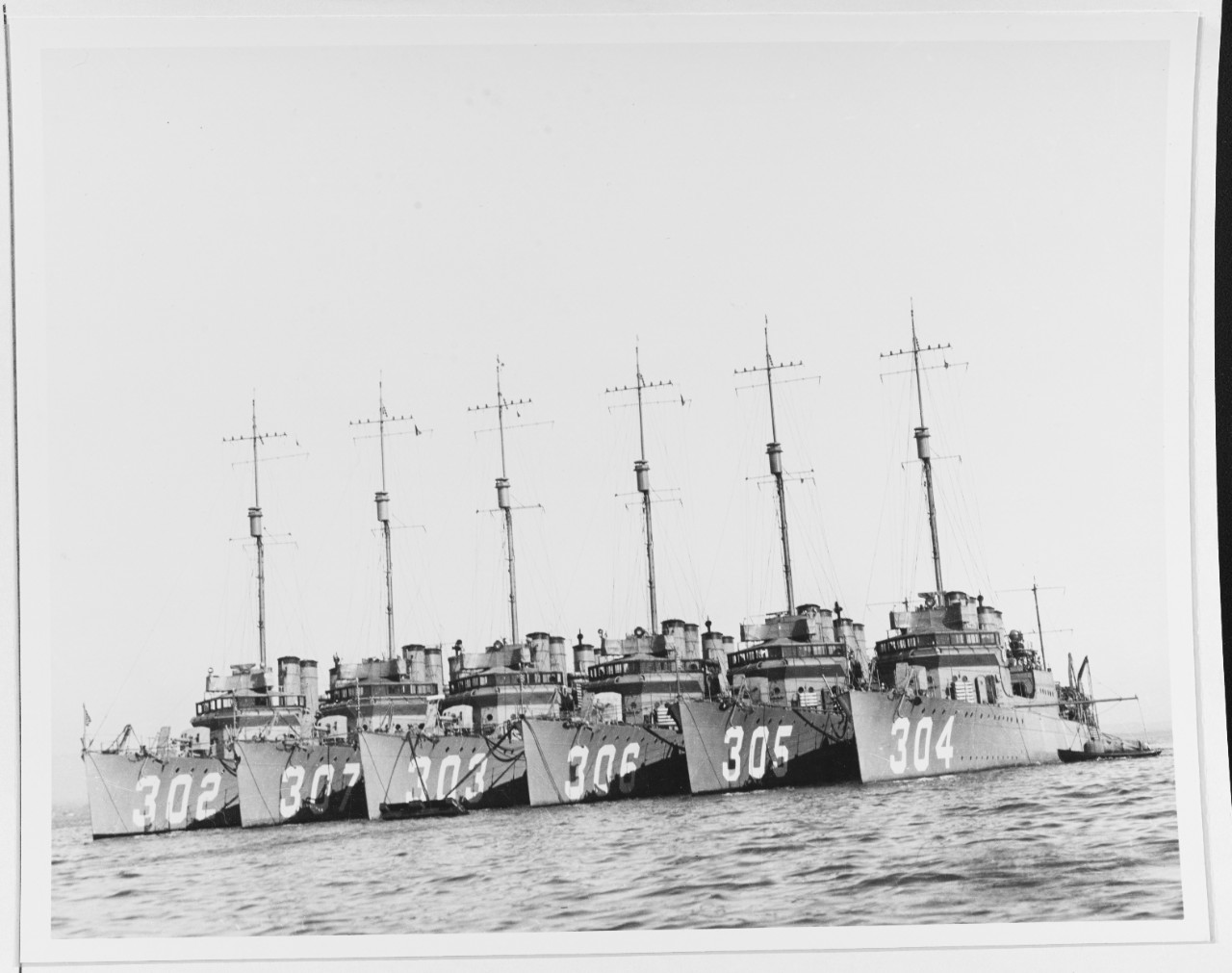 Photo #: NH 72598  Destroyer Division THIRTY-THREE