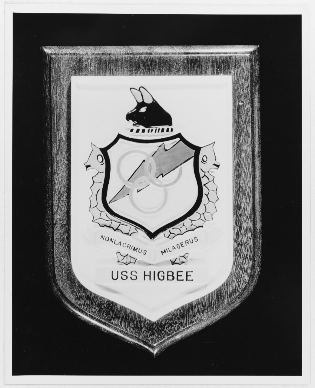 Insignia: USS HIGBEE (DD-806)
