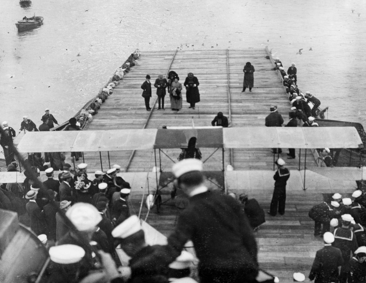 Photo #: NH 77591  First airplane landing on a warship, 18 January 1911