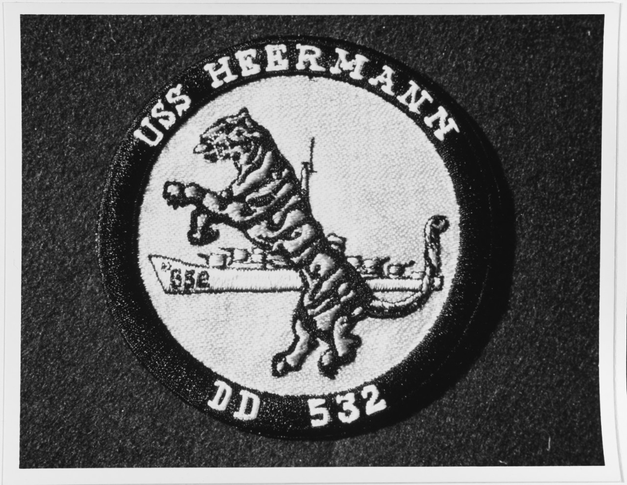 Insignia: USS HEERMANN (DD-532)