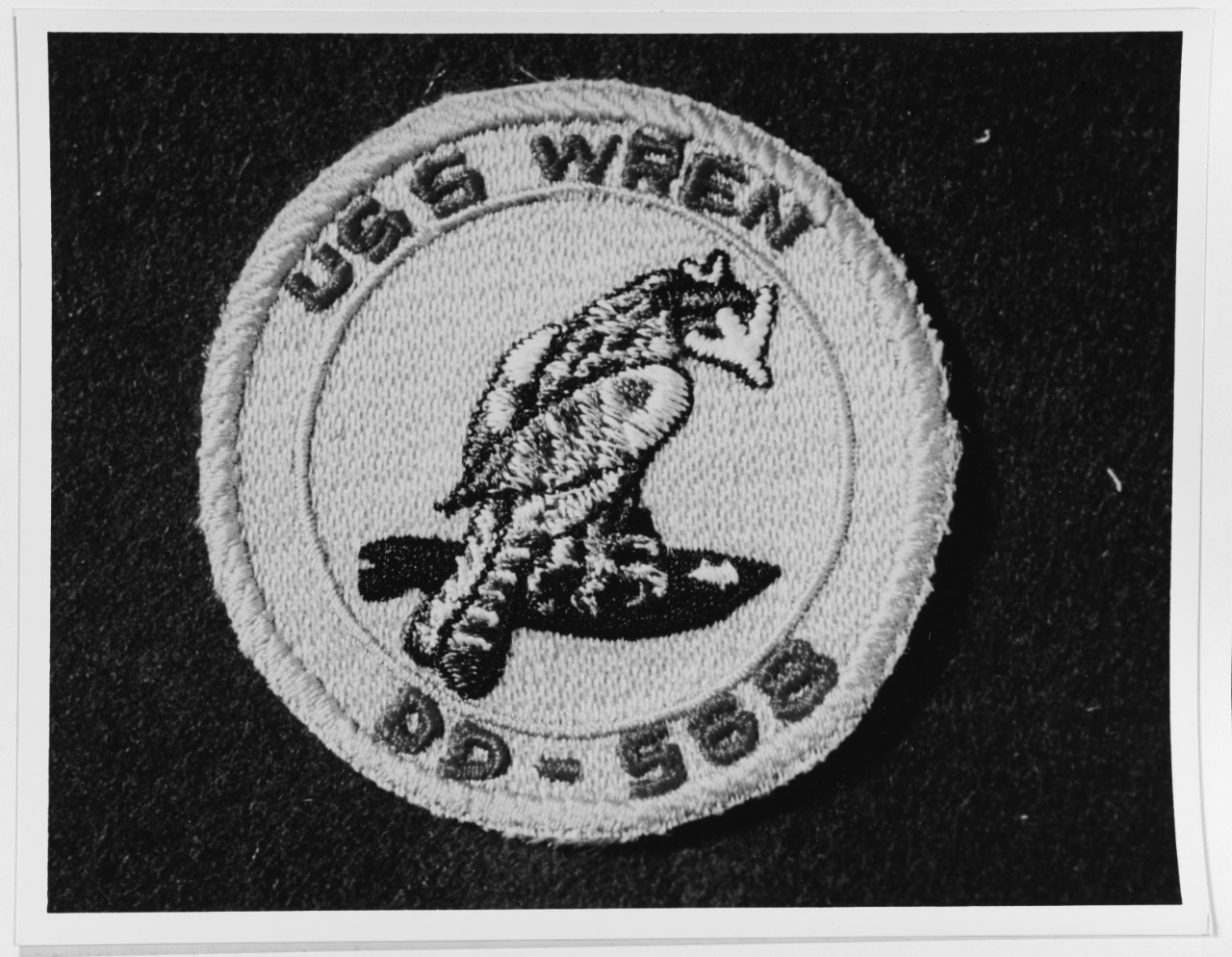 Insignia:  USS WREN (DD-568)