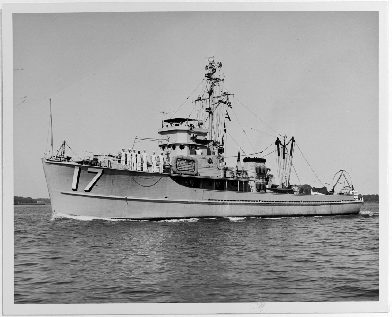 USS HAWK (MSCO-17)